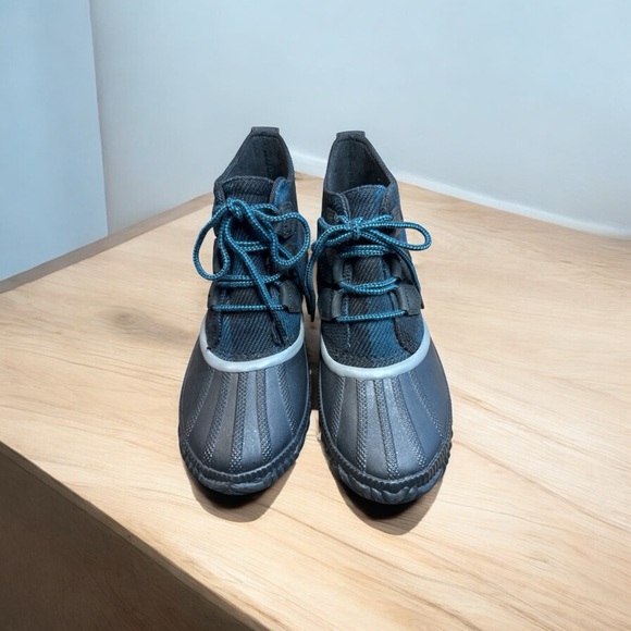 Sorel Out N About Buffalo Plaid Booties - Size 8 - Picture 3 of 7